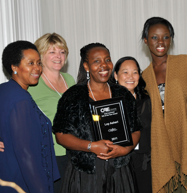 Loy Asheri recieving the 2011 Joan Lesmond IEN of the Year Award